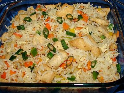 En lækker øjeblikkelig madlavningsopskrift: kylling med ris i en multivariat
