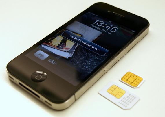 Detaljer om, hvordan du indsætter et SIM-kort i iPhone 4
